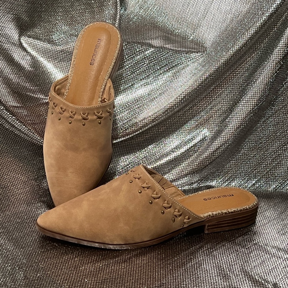 New Maurices Tan Leather Sandals very classy design size 10 great warm wear😎👌